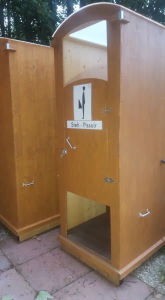 3 - Steh-Pissoir - Pissoir für Männer. Wasserloses Urinal