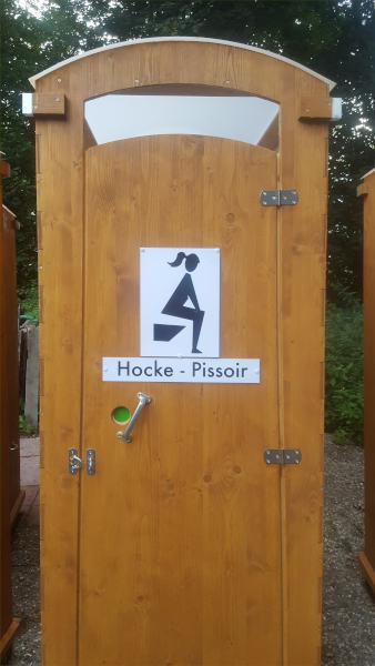 5 - Hocke-Pissoir - Frauen-Pissoir - Aussenansicht