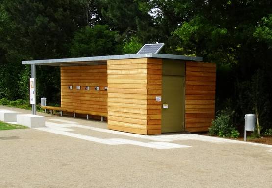 Barrierefreie Toilette mit Unterstand, "Westzipfel" Gemeinde Selfkant - Aussenansicht