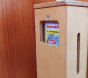 Desinfektionsgel-Spenderbox 0,5 L, abschließbar, aus Holz, lasiert