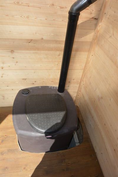 Toilette WALD barrierefrei mit Biolan eco. Detail Biolan eco