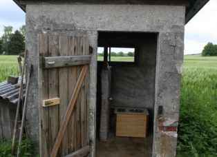 Die Bunte - Komposttoilette - in einem ehemaligem Bockstahl