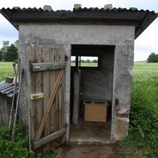 Die Bunte - Komposttoilette - in einem ehemaligem Bockstahl