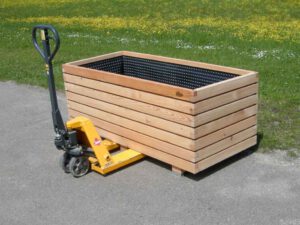 Gartenfrosch Pflanzkasten kubio 180x80x70 - mit einem Fußsockel perfekt für Hubwagen oder Gabelstapler unterfahrbar.