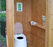 Hofgut Oberfeld Darmstadt - WIESE mit Trenn-Trockentoilette Ecodomeo