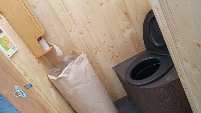 Innenansicht Toilettenkabine HEIDE von nowato - Vermietung von Biotoiletten
