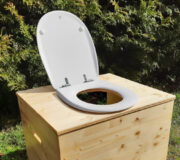 Innentoilette - Komposttoilette Die große Kleine, mit 80 Liter Fass und OLFA Toilettensitz - Detail Seitengriff