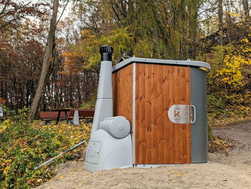 Trockentoilette KAAB Bumper mit Urintrennung, Außenansicht