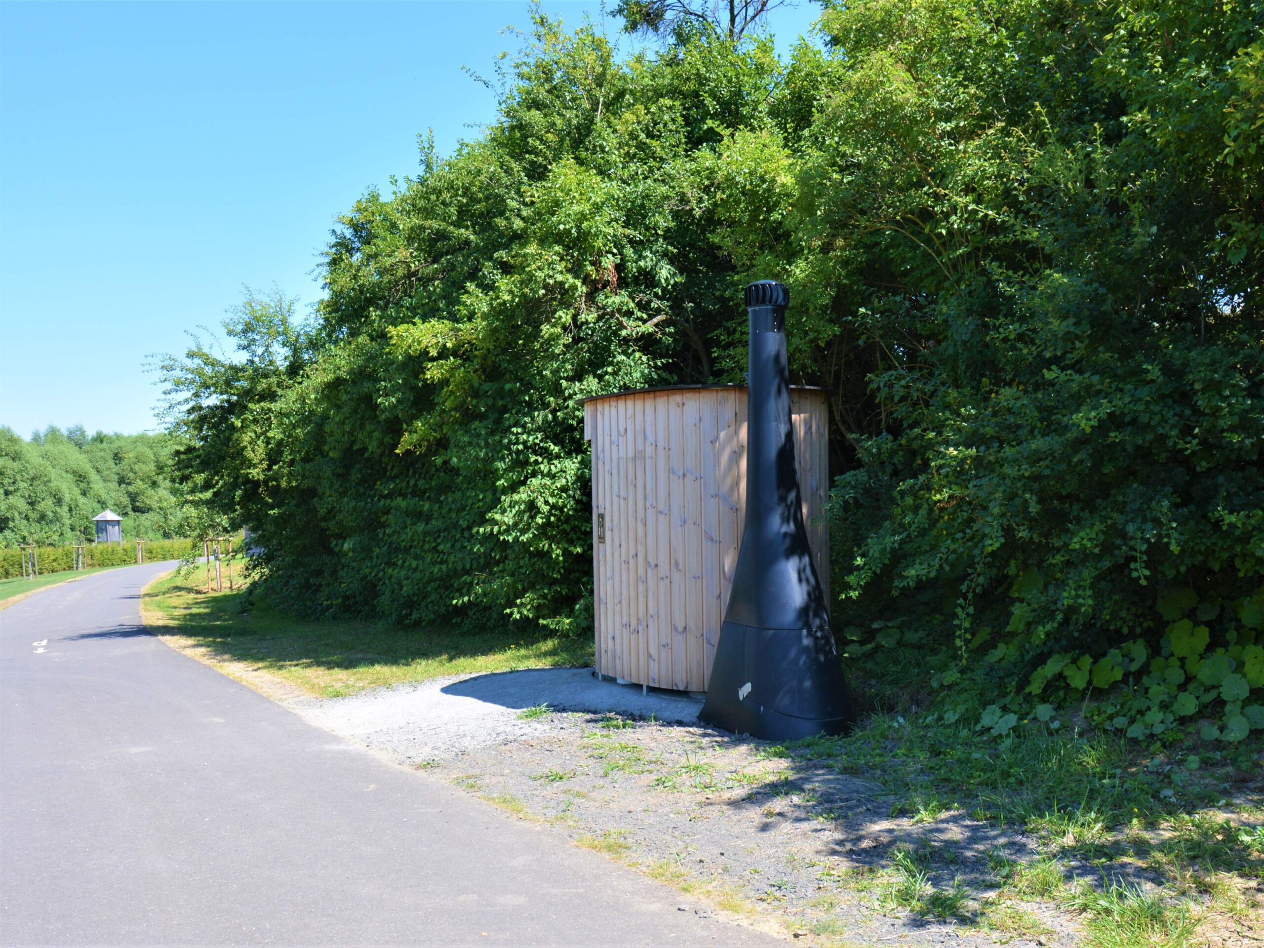 Toilette KAZUBA KL2 Barrierefrei in Morschheim Außenansicht Seite