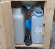 nowato Kinderhandwaschbecken - Höhe 65 cm - mit 2 x 20L-Wasserkanister