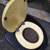 Kindersitz aus Holz