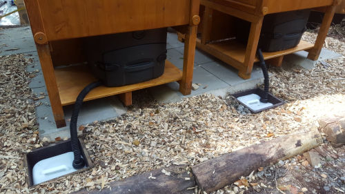 Komposttoilette Biolan eco - Kabine WIESE aus Lärchenholz lasiert - vertieftes Schacht für Sickerwasserkanister