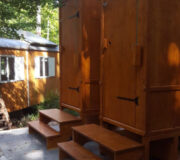 Komposttoilette Biolan eco - zwei Kabinen WIESE mit Biolan- Montage