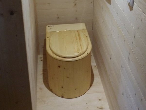 Komposttoilette 'Der Marienkäfer' in einem Tinyhouse