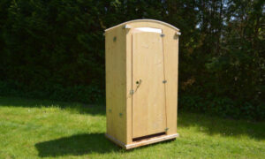 Komposttoilette Toilettehäuschen HEIDE mit 80 L Behälter. Aussenansicht