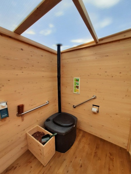 Komposttoilette WALD-Barrierefrei mit Biolan - Innenansicht