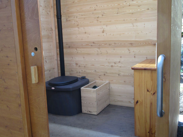 Komposttoilette WALD-barrierefrei mit Trockentoilettensystem Biolan, Hohenlochenhütte Wolfach