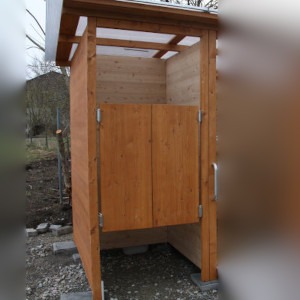 WALD-Häuschen mit wasserlosem Pissoir