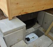 Komposttoilette Wald barrierefrei mit Biolan - Wartungsschacht für Biolan