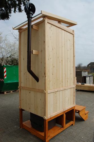 Komposttoilette 'Wiese' mit Biolan aus Laerche unbehandelt · Ansicht von hinten, Wartungsklappe