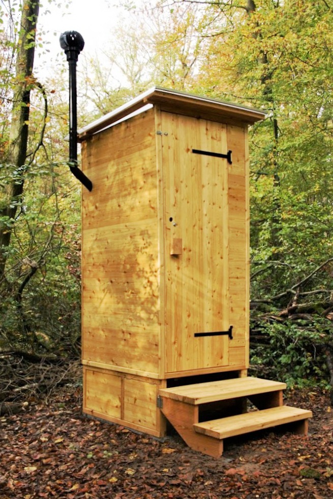 Komposttoilette Wald-Biolan in dem Wald in Borken. Toilettenkabine ohne Wasser, wasserlos. Ökotoilette WALD.