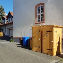 nowato Komposttoiletten. Im Hof