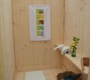 online Verkauf. Neue mobile Komposttoilette Modell 'Wiese' Fichte.