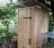 Gartentoilette. Komposttoilette kaufen. nowato · online Verkauf Toiletten aus Holz.