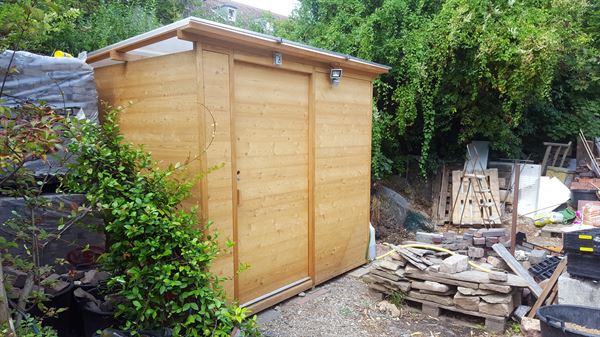 Komposttoilette Wald barrierefrei XXL 80L. Aussenansicht