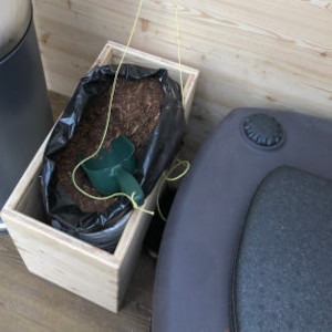 Einstreukiste aus Fichte oder Lärche - Option für Gartentoilette WIESE