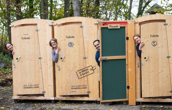 nowato Heide Toiletten und die Firmenmitarbeiter: Séverine Felt, Melanie Faaß, Kazem Yarmohamadi und Elisabeth Felt (v.l.n.r.)