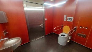 Öffentliche Toilette-MODO - autarke-Toilette Bonn am Rheinufer -Innenansicht Toilettenraum