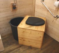 Toilette WALD-Barrierefrei 80L – Behälter wechseln