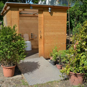 Toilette WALD barrierefrei nach DIN mit Ecodomeo