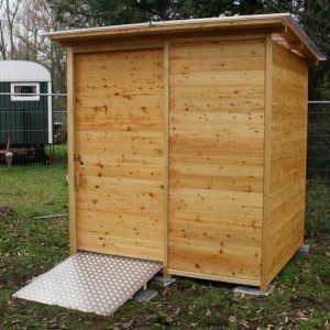 Toilette Wald barrierefrei mit Biolan. Lärche lasiert