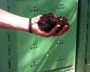 Trocken-Toiletten - Verwertung, Veredelung, Eigennutzung durch Kompostierung - geernteter Kompost