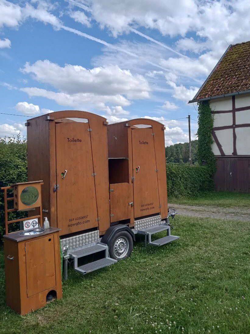 Toilettenanhänger nowato mit 2 Toiletten HEIDE. Selbstabholung möglich
