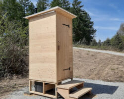 Toilettenhaeuschen-Wald-mit-Biolan-Meinborn-600