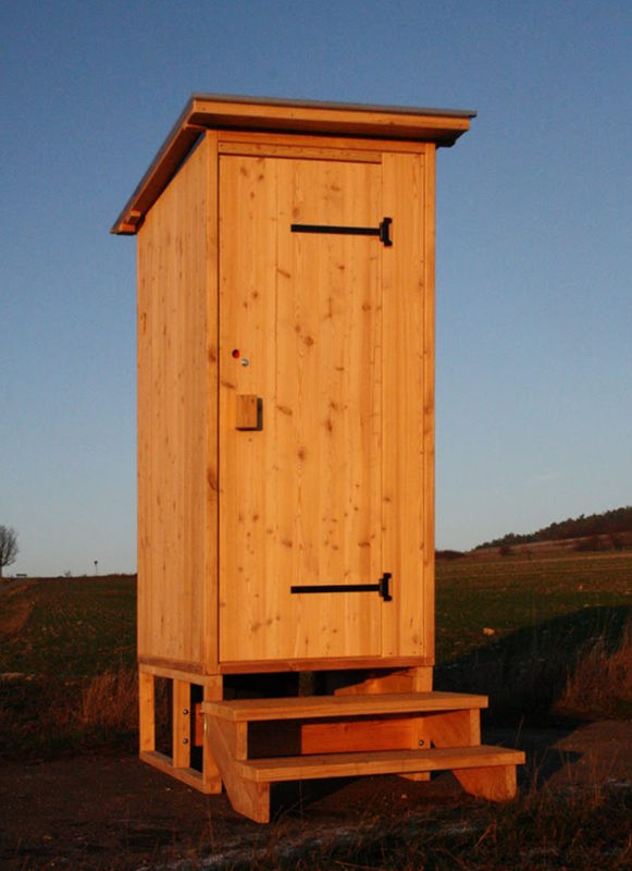 Komposttoilette "Wald" aus Lärchenholz, erhöht für die Biolan 'eco'. [Galerie Wald standard Biolan]