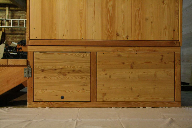Toilettenhaeuschen Wald-Standard. Option : Podestverkleidung