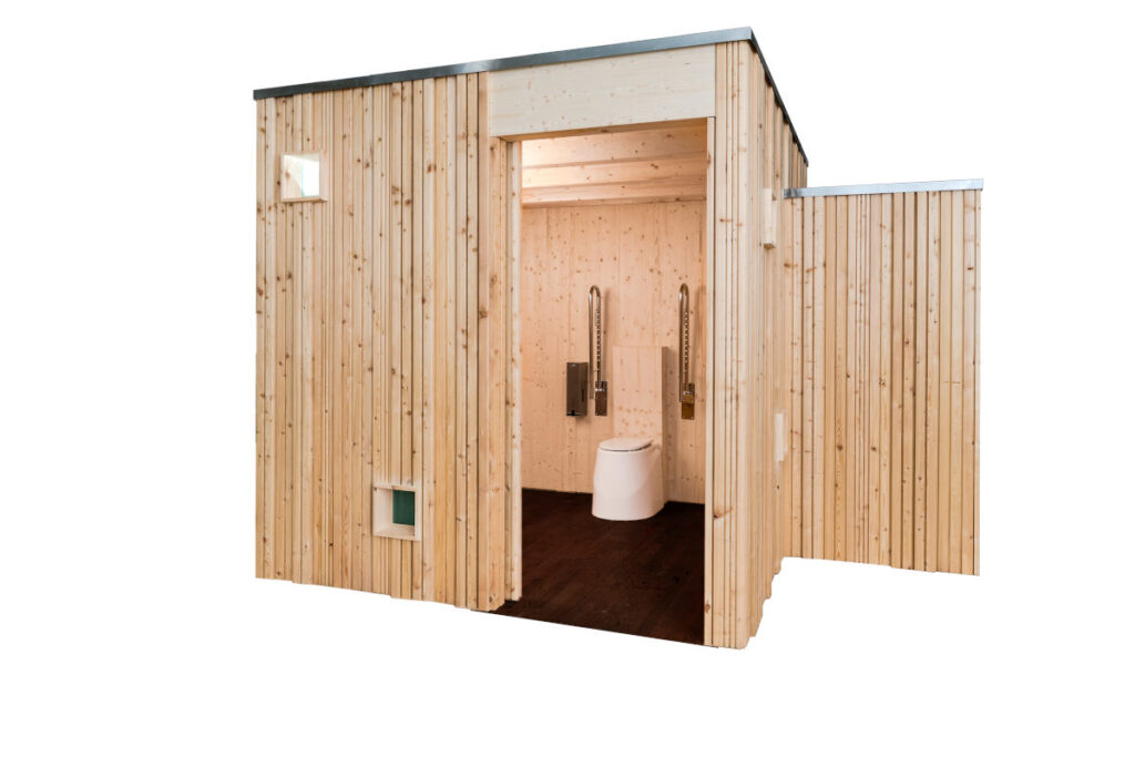 Trockentoilette KUBUS - öffentliche Toilette aus Lärchenholz mit Toilettensystem ECODOMEO - Innenraum und Schiebetür