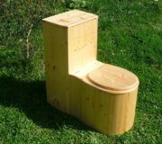 Komposttoilette 'Die Schnecke', lackiert