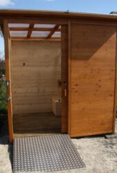Trockentoilette-WALD-barrierefrei-halb-oeffentlicher-Bereich