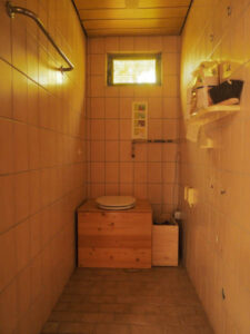 nowato - kleiner Vortrag über Komposttoiletten - Verein Wiesbaden - Raum mit Toilette 1