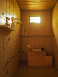 nowato - kleiner Vortrag über Komposttoiletten - Verein Wiesbaden - Raum mit Toilette 2