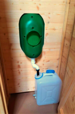 WALD-Pissoir - Betriebsraum mit Sammelkanister 30L