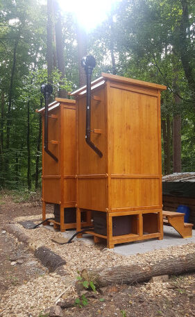 Waldkindergarten - Komposttoilette WIESE mit Biolan - Belüftungsrohr mit optionalem Windventilator