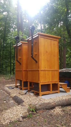 Waldkindergarten - Komposttoilette WIESE mit Biolan - Belüftungsrohr mit optionalem Windventilator