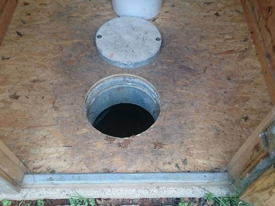 Wartung Trocken-Trenntoilette mit Goldgrube - 3 - Entleerung durch eine Vakuumfahrzeug - geruchsfreie Leerung der GOLDGRUBE durch Vakuumtechnik
