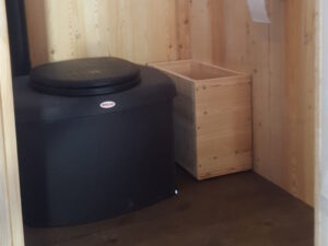 Komposttoilette Wald mit Biolan Innenansicht